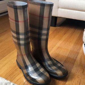 Burberry Rain boots size 6